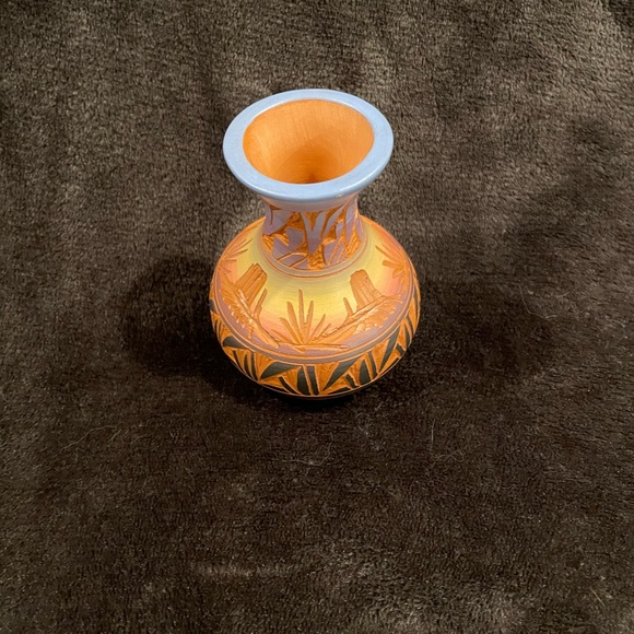 Navajo pottery. Signs by artist - Picture 4 of 7